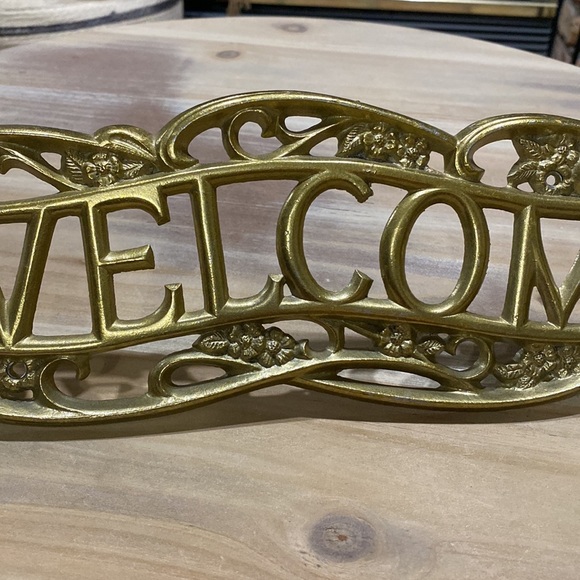 Vintage Sexton Aluminum Welcome Sign 1986 Gold Tone Scroll With Flowers - Picture 4 of 5